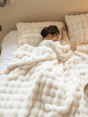 Rabbit Bubble Velvet Blanket – Thickened Soft Nap Quilt