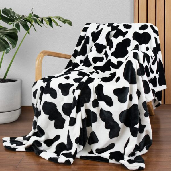 180787e3-413b-464d-87ef-dd96a5f008eb.jpg Cow Print Flannel Blanket – Soft Warm Home Throw