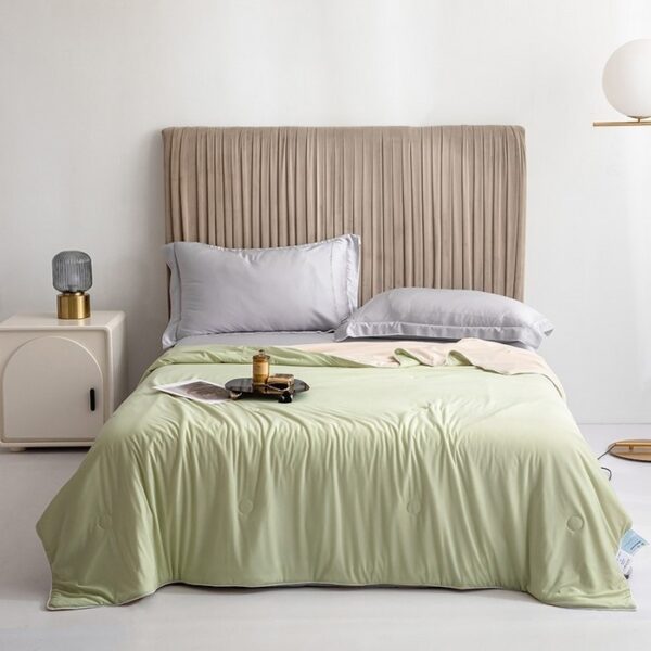 Icy Silk Summer Cool Quilt – Washable Lightweight Blanket