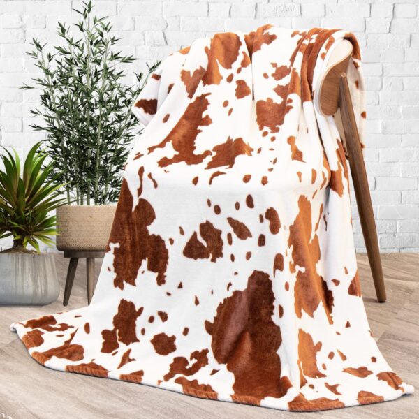 5ef2165e-8231-472e-9486-c2c7a07997b6.jpg Cow Print Flannel Blanket – Soft Warm Home Throw